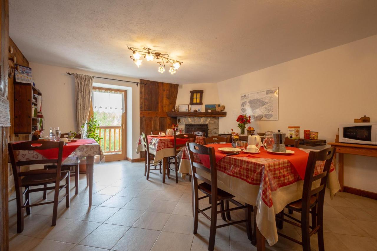 Le Vieux Noyer - Appartamenti Al Verde Villaggio Di Rumiod Saint-Pierre Exteriör bild