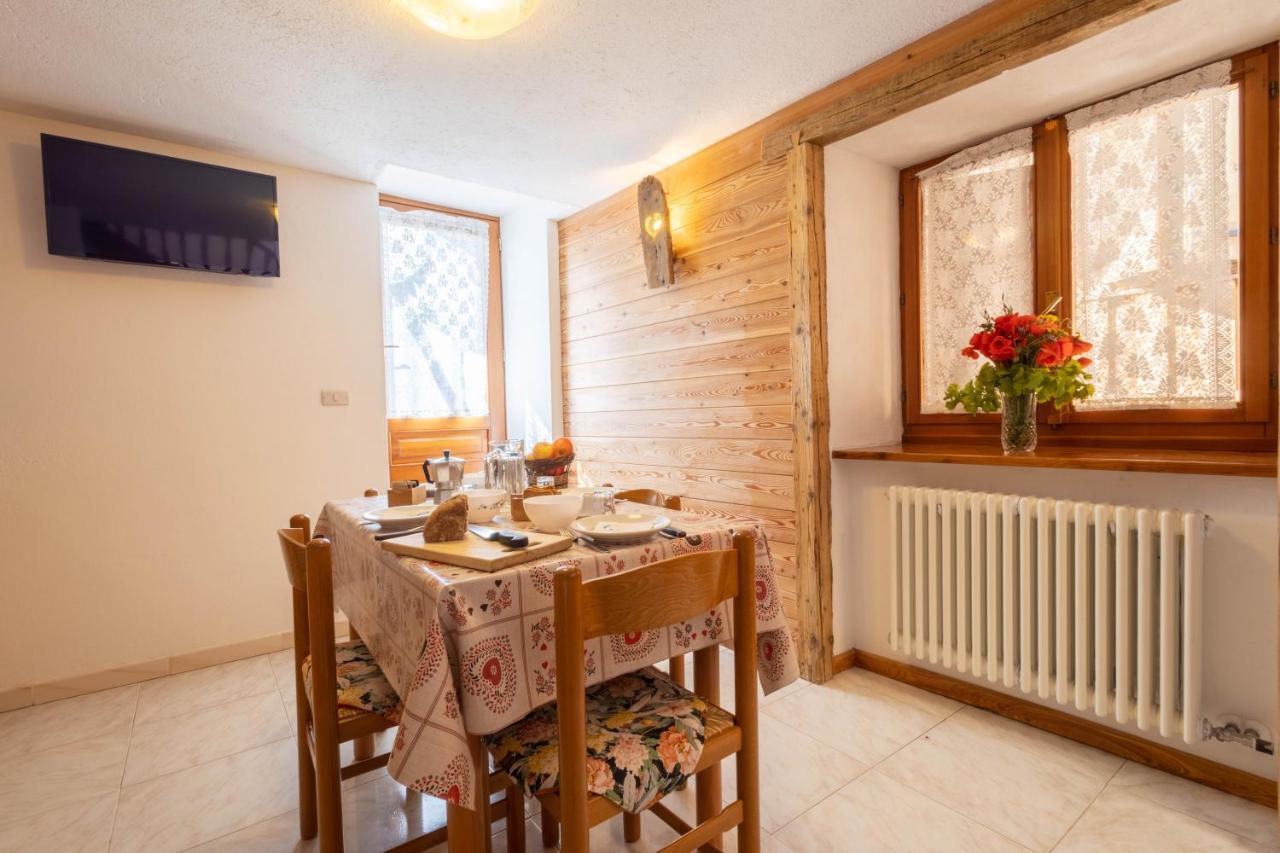 Le Vieux Noyer - Appartamenti Al Verde Villaggio Di Rumiod Saint-Pierre Exteriör bild