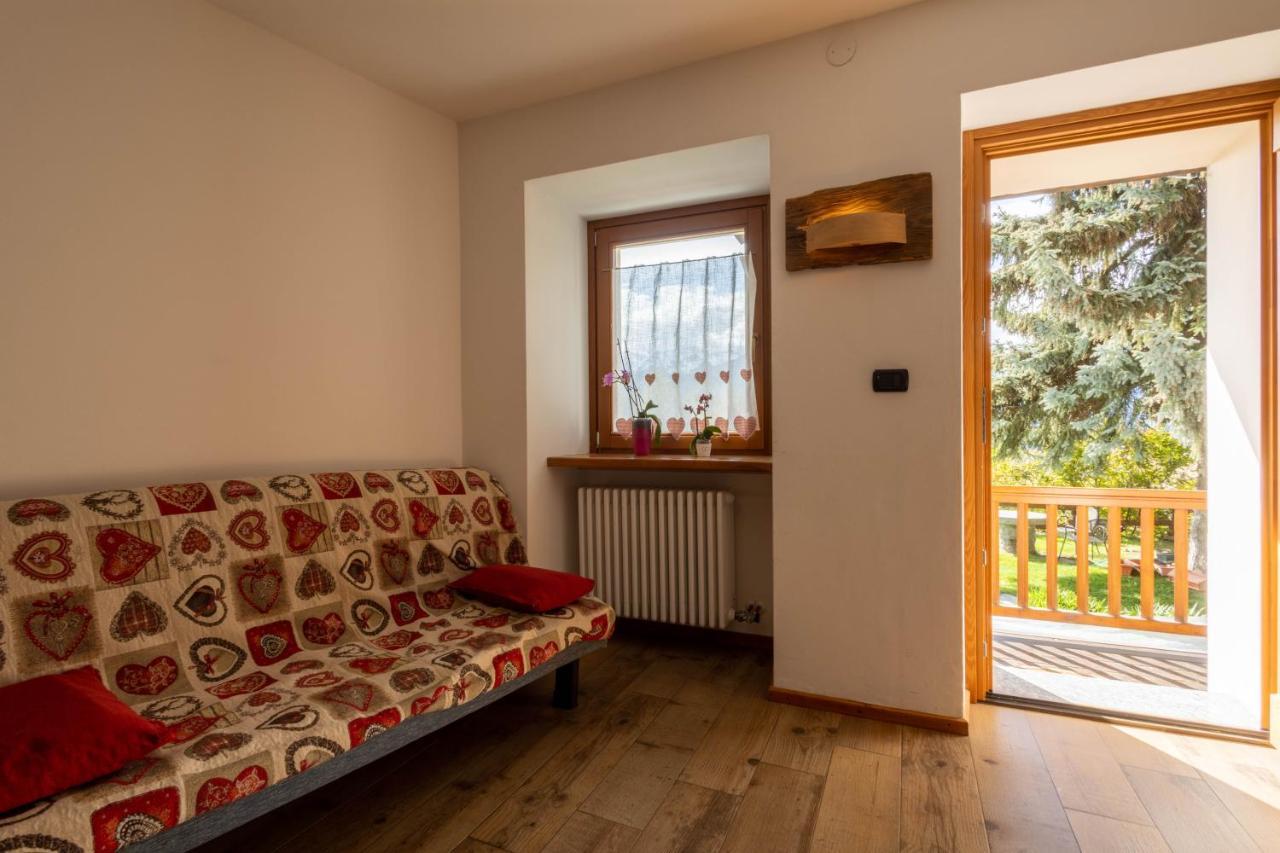 Le Vieux Noyer - Appartamenti Al Verde Villaggio Di Rumiod Saint-Pierre Exteriör bild