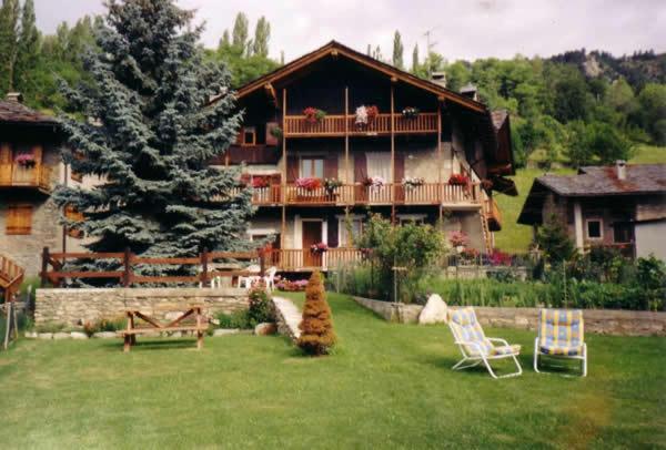 Le Vieux Noyer - Appartamenti Al Verde Villaggio Di Rumiod Saint-Pierre Exteriör bild
