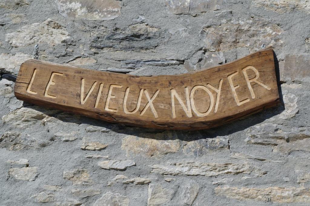 Le Vieux Noyer - Appartamenti Al Verde Villaggio Di Rumiod Saint-Pierre Exteriör bild