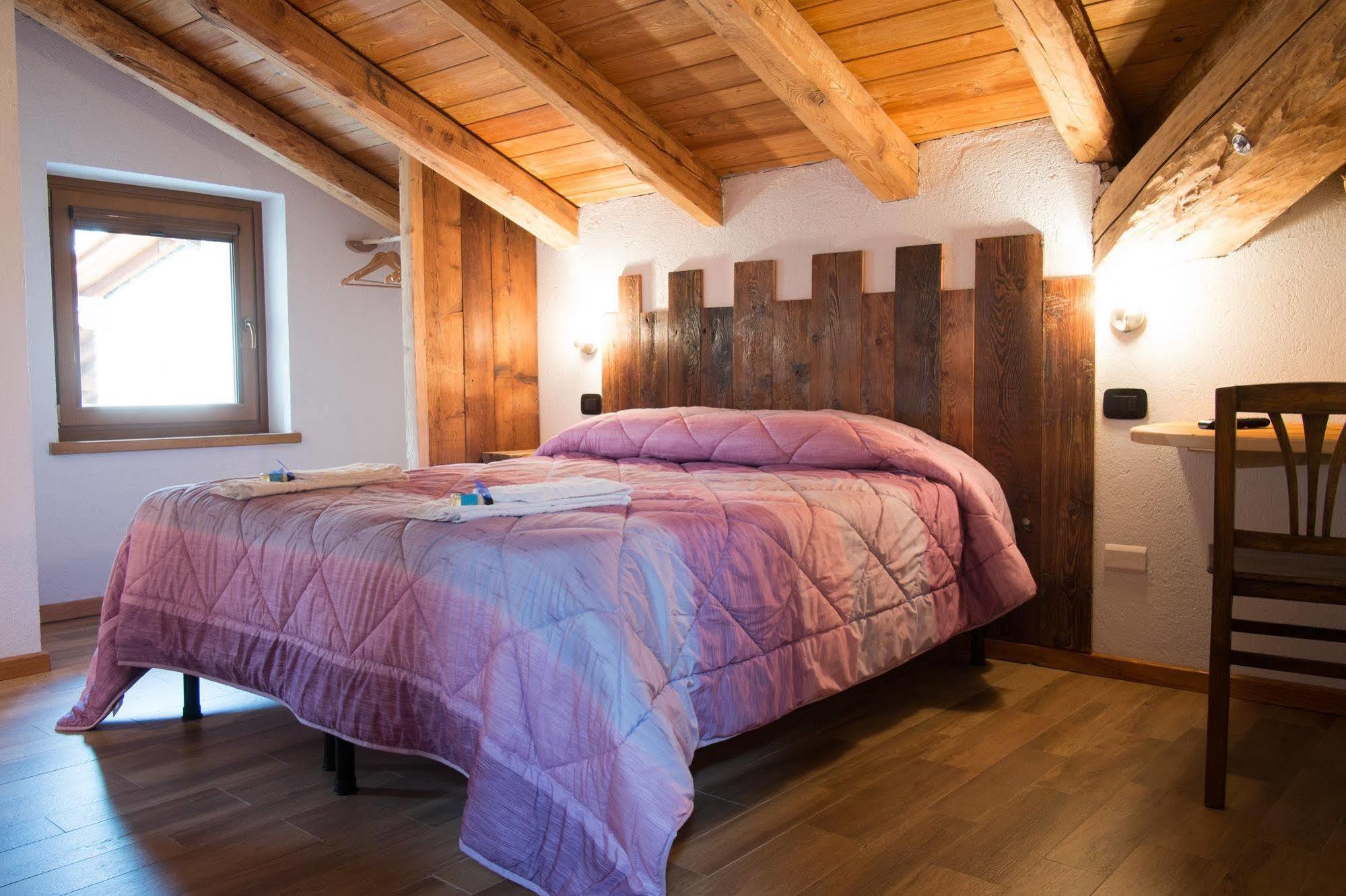 Le Vieux Noyer - Appartamenti Al Verde Villaggio Di Rumiod Saint-Pierre Exteriör bild