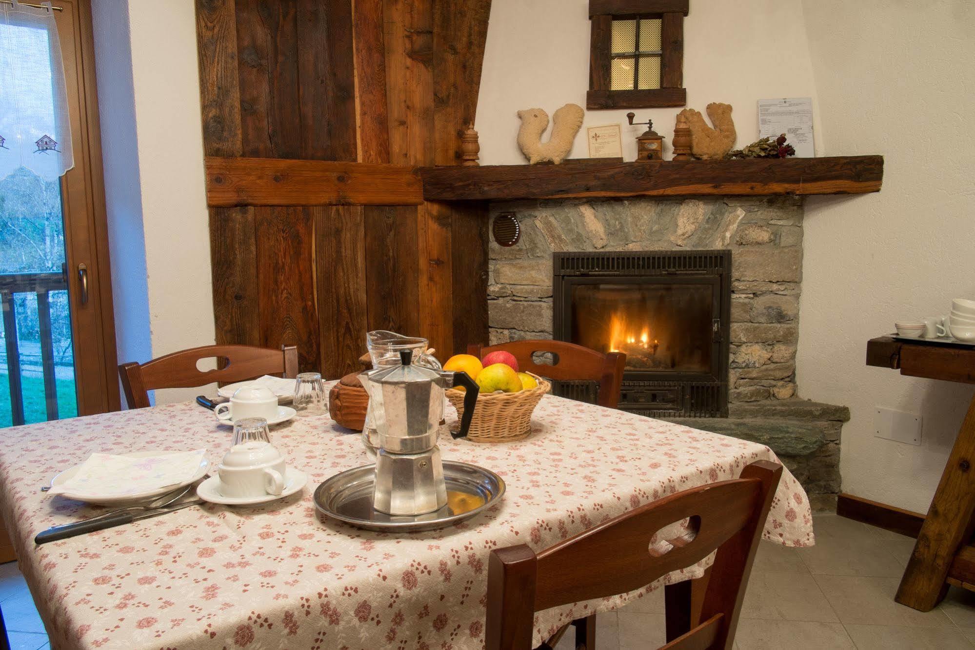 Le Vieux Noyer - Appartamenti Al Verde Villaggio Di Rumiod Saint-Pierre Exteriör bild