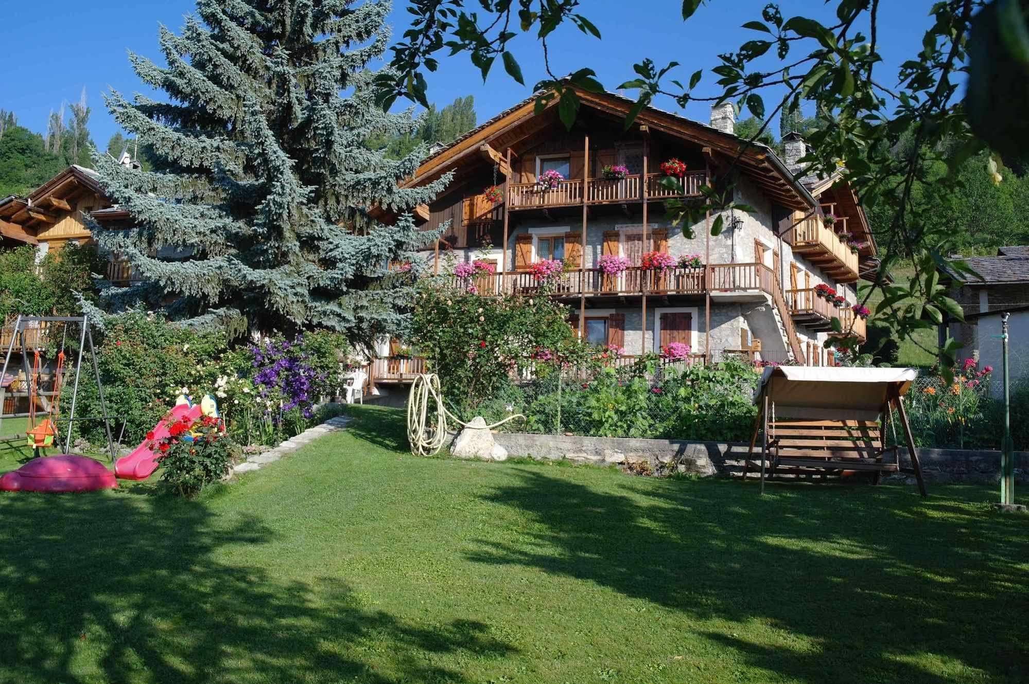 Le Vieux Noyer - Appartamenti Al Verde Villaggio Di Rumiod Saint-Pierre Exteriör bild