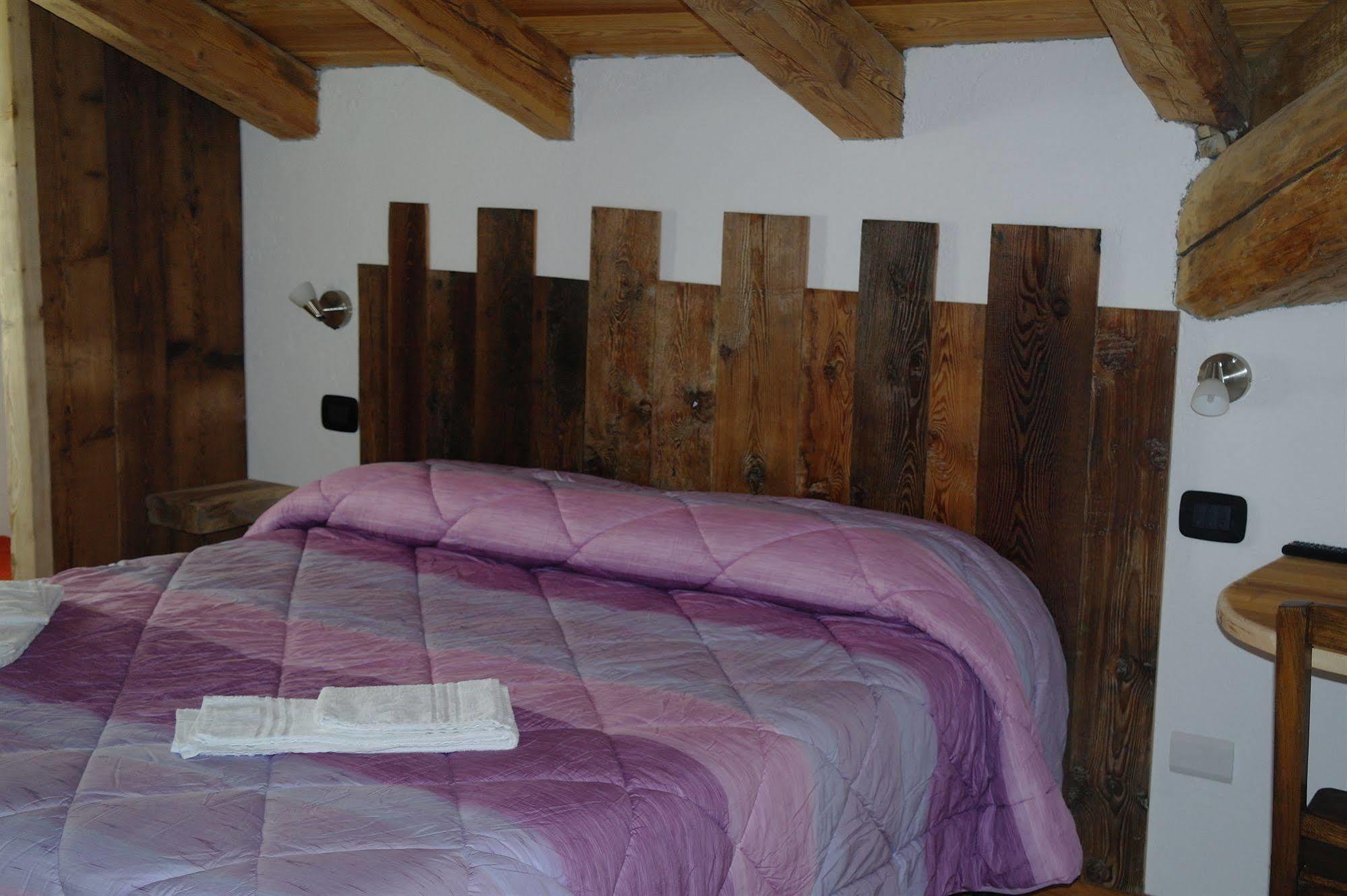 Le Vieux Noyer - Appartamenti Al Verde Villaggio Di Rumiod Saint-Pierre Exteriör bild
