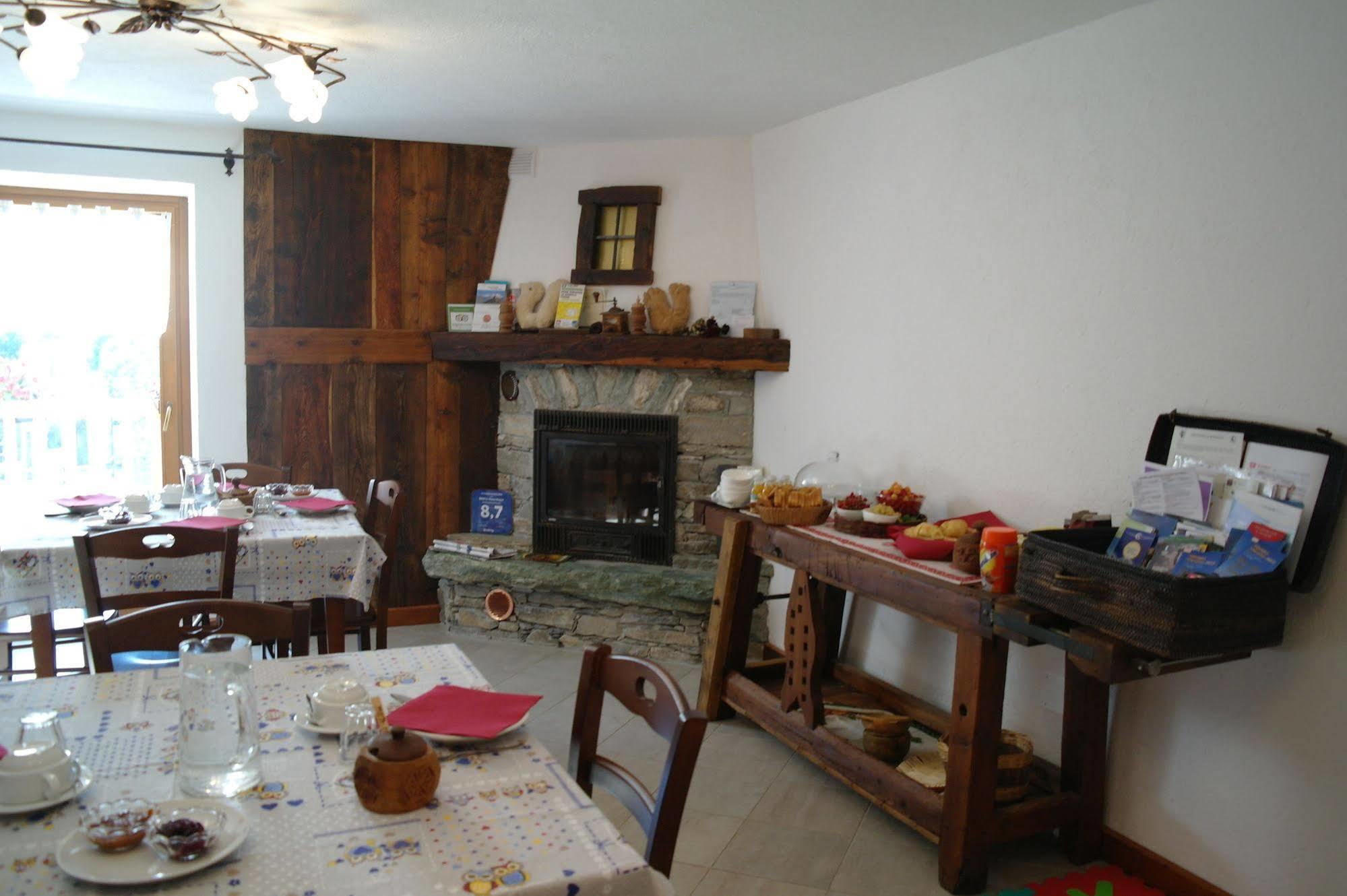 Le Vieux Noyer - Appartamenti Al Verde Villaggio Di Rumiod Saint-Pierre Exteriör bild